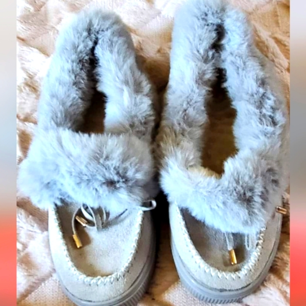 Gray mocassin type slippers